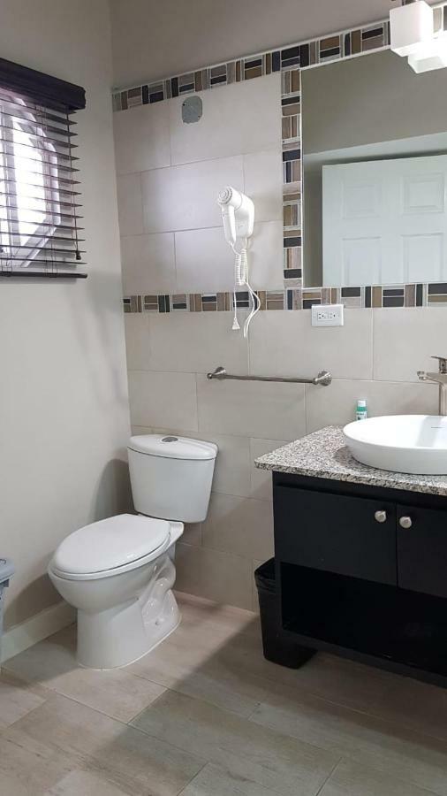 Christar Villas Hotel Kingston Luaran gambar